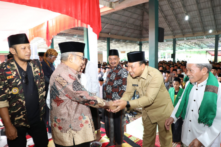 Memperingati Tahun Baru Islam  di Kikan Husni merza baru Pertama kali bertemu dengan KH.SAID AQIL SIROJ